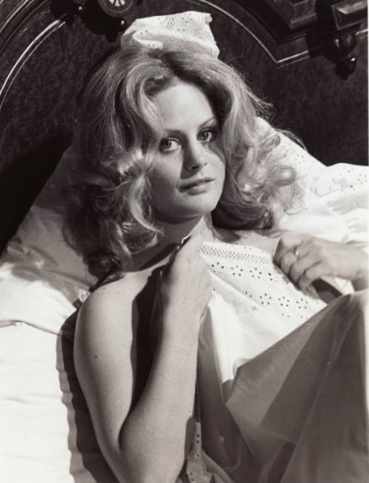 Beverly D’Angelo (“Traipse”)