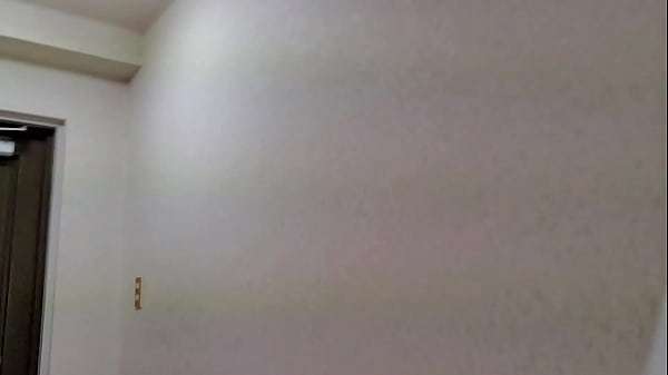 A married woman gets excited while spreading her legs and masturbating at the entrance：The full video is→https://www.xvideos.red/channels/aika-frau