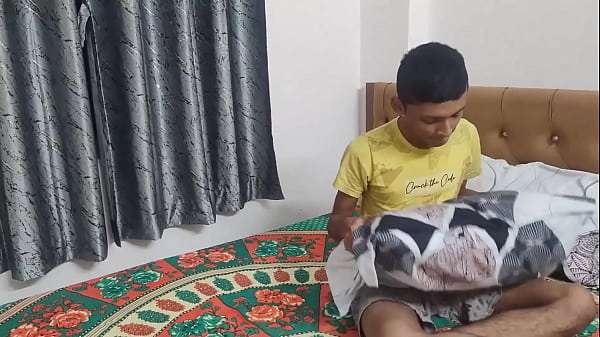 Amateur Group Desi Sex With Two Girls Fucking A Skinny Boy In Indian FFM Threesome