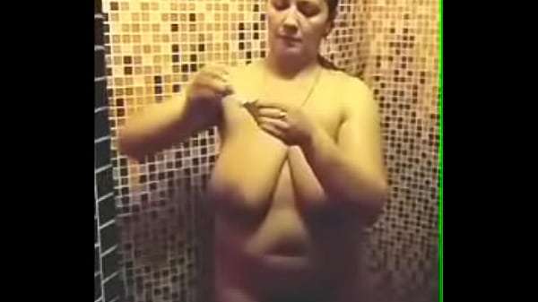 русская свиношлюха в сауне после групповой ебли