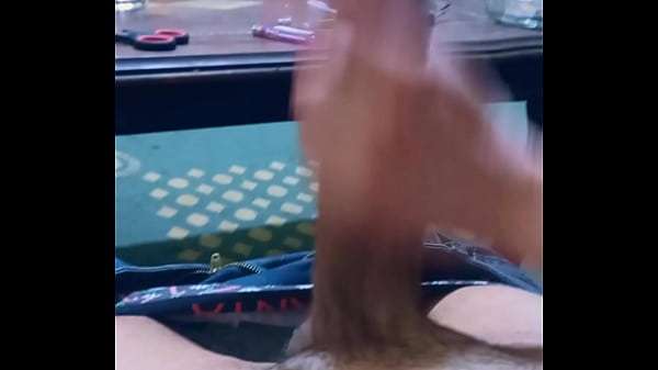 تداعب قضيب زوجها