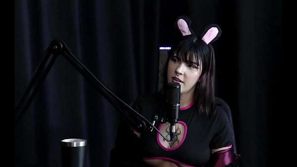 É ninfomaníaca e se masturba duas vezes, gozando com facilidade, além de ser submissa, gostar de spanking e ter fetiches com facas – Yummi Paradise (SHEER/RED)