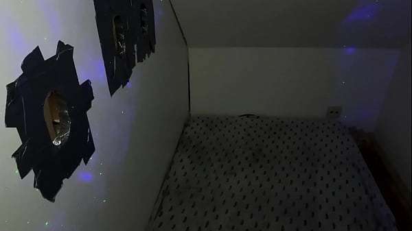 Echter Glory Hole mit großem Schwanz wird ausgesaugt