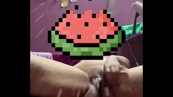 Egyptian Salma squirts all over the bed and makes herself wet