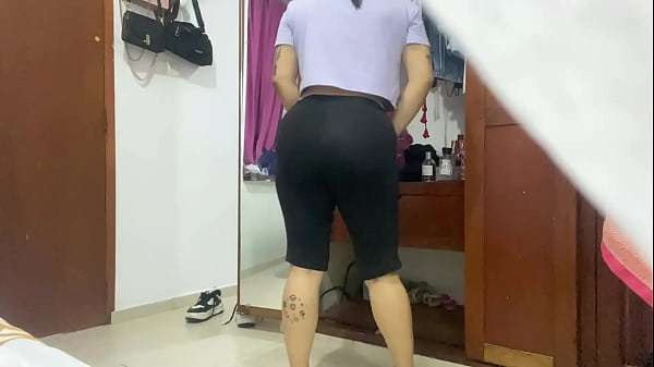 El arte del cambio de ropa con la sexy Irina