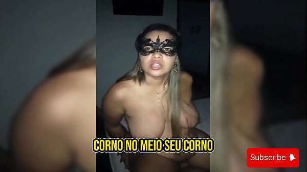Esposa Mascarada Senta e Humilha o Corno! Ative o Audio e Confira!