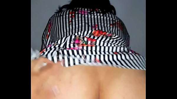 Fiesta en mi casa compañera a del trabajo finge no sentir mi verga pero sólo queria que la chimara (secretaria chapina)