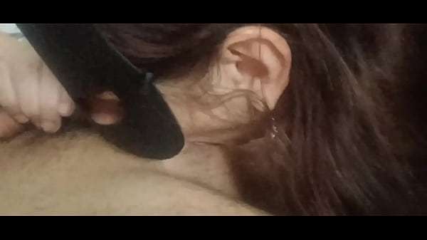 Gostosa lambendo o cu do namorado…beijo grego