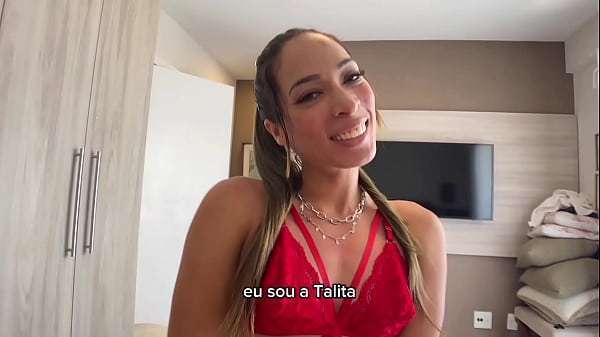 GRINGO SOFRE ACIDENTE E RECEBE TRATAMENTO ESPECIAL DE GOSTOSA BRASILEIRA