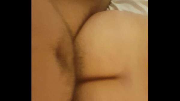 Lo conocí en un bar y me compró las nalgas