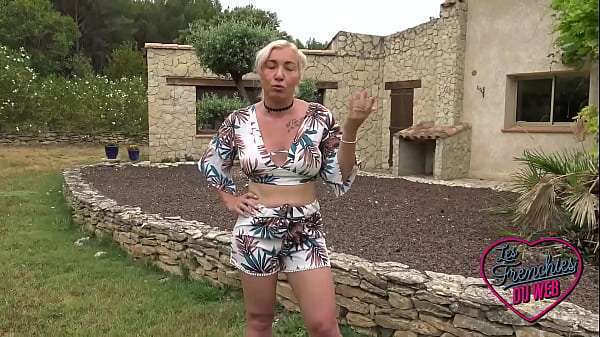 Louane, blonde coquine au cul bombé