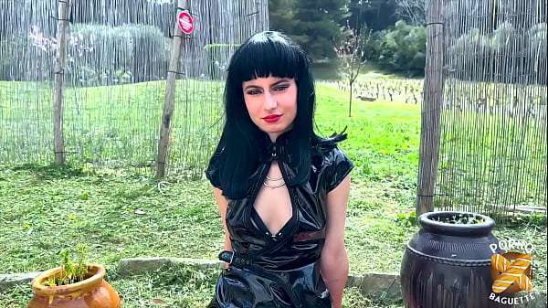 Lucifera, magnifique brune, s’offre deux lascars