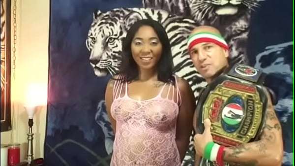 MAN VS WOMEN CAMEL CLUTCH WRESTLING HOLD CHALLENGE MATCH