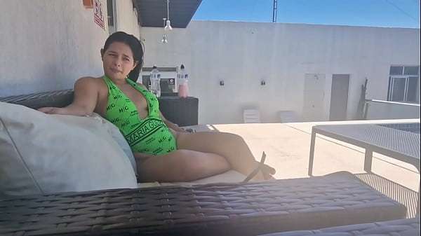 Me follo a la nueva vecina del edificio