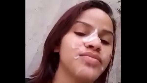 Mi esposa relajandose un rato para seguir mamando penes en su trabajo