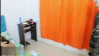 Mi hermanastro me descubre masturbándome y me folla-Porno en español