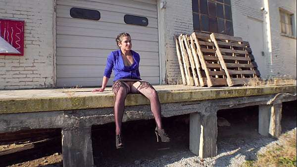 Milf ANUS on display – loading docks