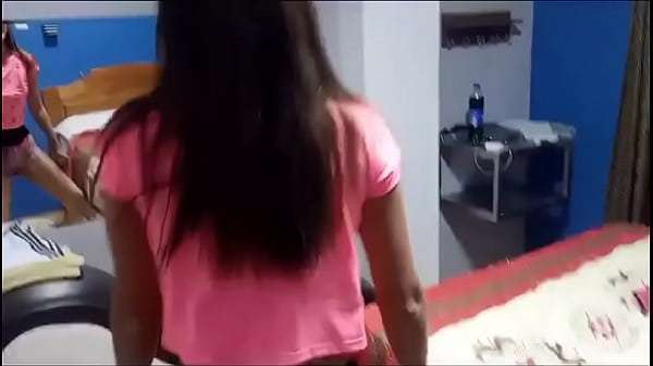 ¡No puedo patroncito! Solo estoy limpiando, quiero mi aumento de sueldo pero no follando!