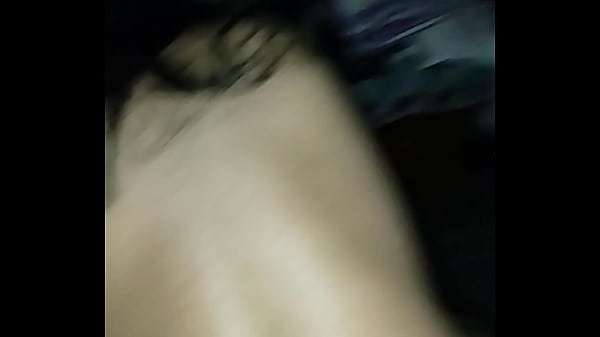 Salí de bañarme y me puse esa bata para que mi esposo me coja bien rico alguien gusta cojerme la boquita