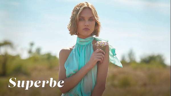 Ukrainian Blondie Hannah Ray Indulge In Sensual Solo Show – SUPERBE