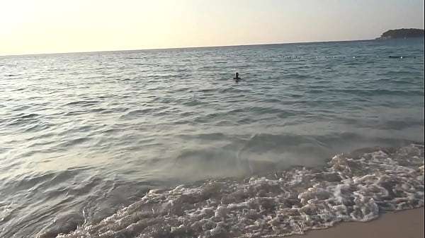 WILD COUPLE HAVING HARDCORE SEX ON PUBLIC BEACH