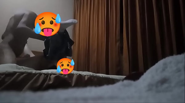 AMANTE ME LO HACE SIN CONDÓN Y NOSE PUDO CONTROALR POR MI RICA VAGINA Y SE VINO DENTRO DE MI