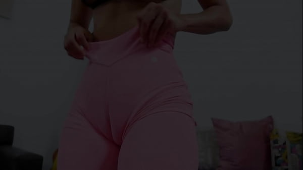 Amazing Puffy Pussy and Hard Round Ass on This Tight Leggings Babe!