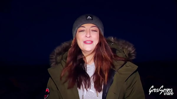 Beka, brunette aux gros seins, aime la bite