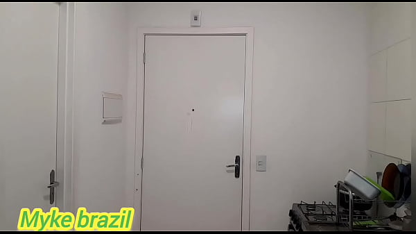 Conhecir a mell Albuquerque em uma balada ela foi comigo para minha casa na chegada de casa já foi rolando um clima de sexo na cozinha ela adora sexo anal veja completo no sheer e red