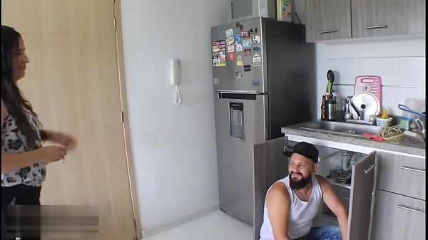Descubro que mi esposo me es infiel y me desquito Follando con el fontanero que el mismo contrató – Porno En Español