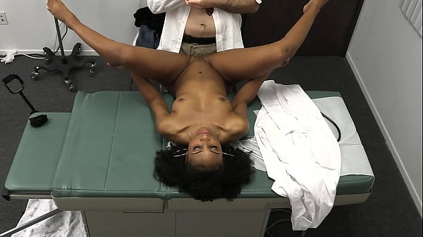 Doctor Orders the Ten to Remove Her Cloths for Her Sexual Health Checkup – Doctorbangs