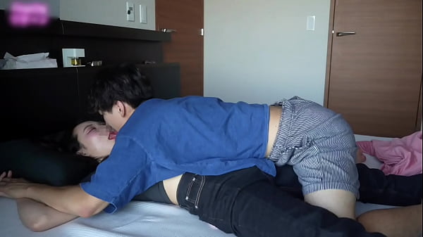 【素人】感度抜群のS級女子大生を自宅にお誘い！キレイなパイパンまんこに濃厚クンニしたら感じまくりで昇天　前戯　女性向け　大学生　クリ責め　巨乳　美人　かわいい　投稿　個人撮影　日本人　えむゆみ