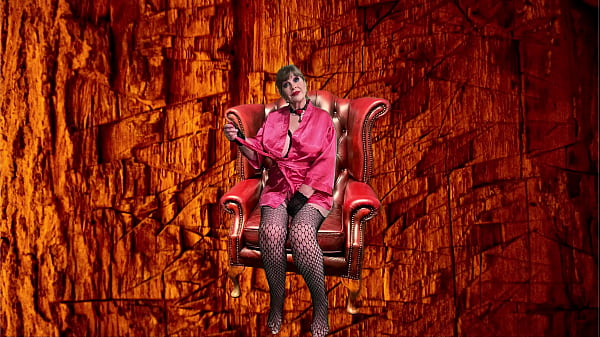 Granny Peggy Sue Gets Ready To Peg But Cums First!