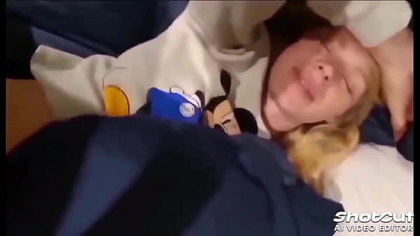 Having sex with yy very cute but cold wife Alexis hiding under our doona