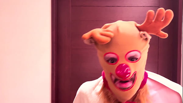 Horny big-ass slut PLUMPAH PEACH gets fucked by cocky Rudolph in GONZO XMAS SCENE