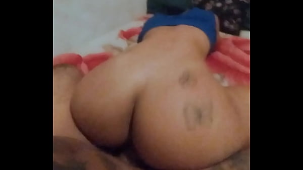 novinha muito delicia sentando