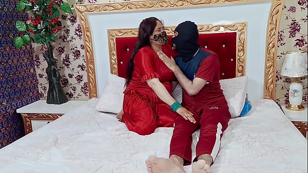Pakistani Hot Milf Wife Romantic Kissing Sex With Her Husband