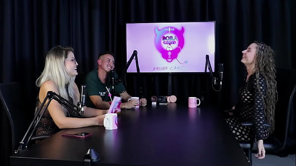 Sempre foi a ovelha negra da família, gostou de namorar um homem mais velhos, teve fetiches estranhos, e a cena que gostou… – Jujube Delícia (SHEER/RED)