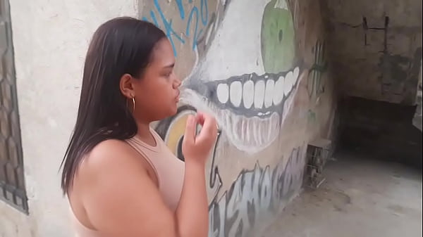 Tengo sexo duro y apasionado con el vecino en mi cuarto real casero.