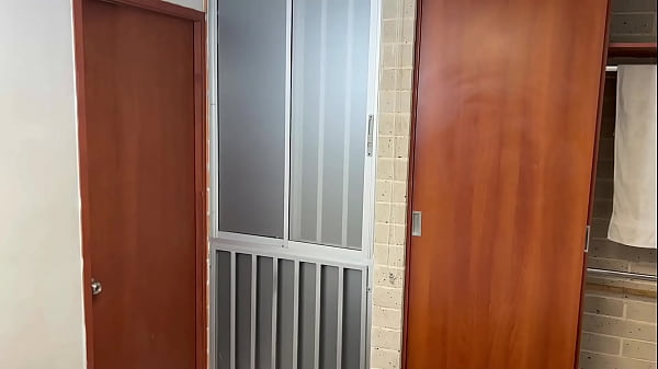 UNA BUENA FOLLADA EN EL CLOSET DE MI PADRASTRO. H.L.