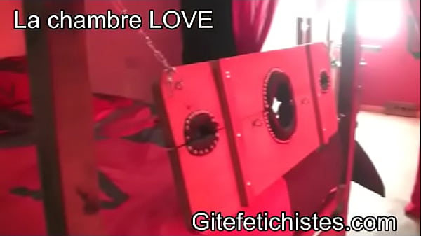 Visite de la zone fétichiste et BDSM du gîte