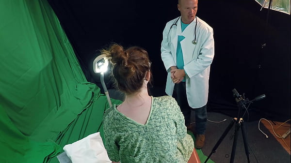 Gigi Breeze has the doctor play with her shaved porno pussy