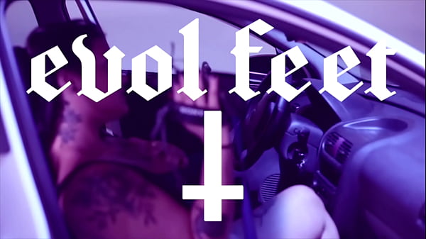 Lesbian Foot Fetish Threesome – Part 1