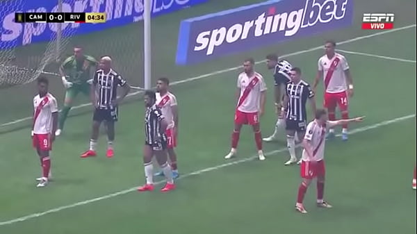 Brasilero se coge a argentinitas