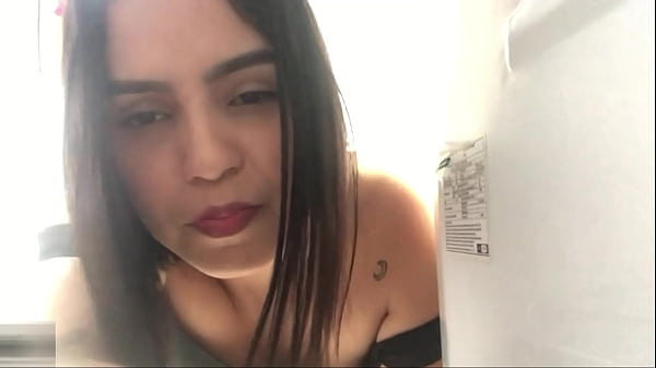 Me quede atascada y mi hermano me ayuda – Sexo duro en casa