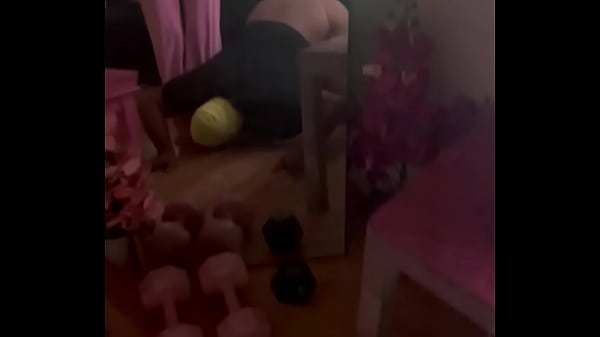 Worshipping mistress feet