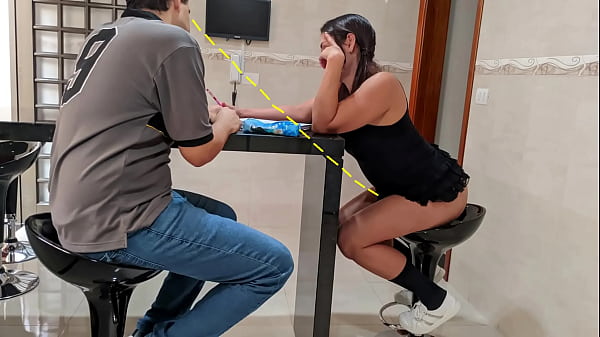 Estudante pede para seu pai lhe ensinar matemática e o safado se aproveita da filha inocente