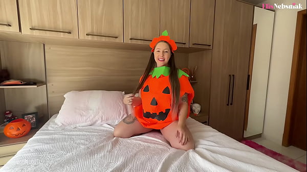 loira gostosa com fantasia de Halloween é fodida forte e ganha leitinho na barriga – Elis Nebsniak