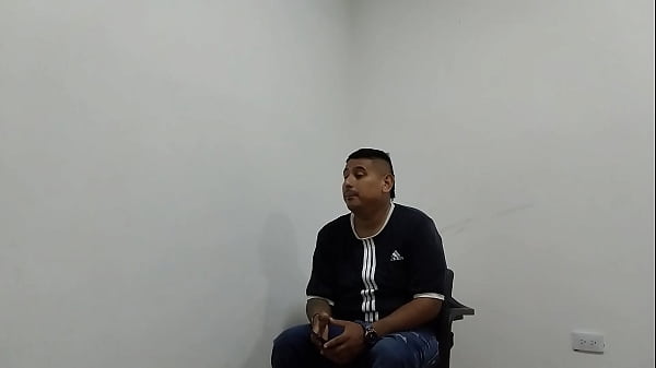 me follo a mi hermanastra en el cuarto aprovecho que esta sola