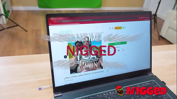 Normal photoshoot becomes a HOT one… Thanks to Sofia Smith and a BIG BLACK DICK!